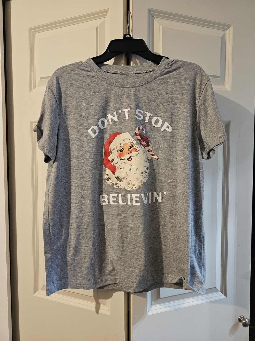 Gray "Don't Stop Believin'" Santa Graphic Tee Xxl